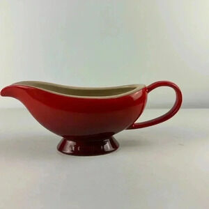 LeCreuset red gravy boat 16 oz. NWOT